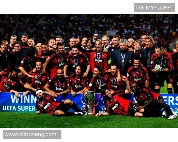 卡卡领衔AC米兰对决曼联的经典对抗赛回顾与分析